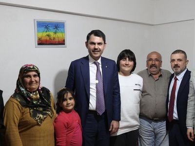 Bakan Kurum Sincan'da aileyi ziyaret etti, birçok müjdeli haber verdi!