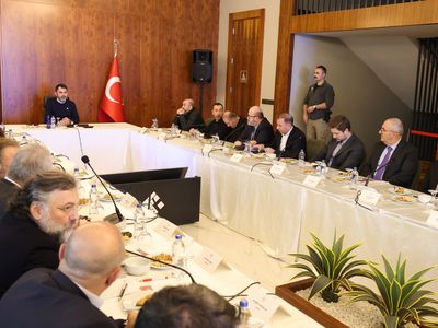 Bakan Kurum yapılacak kalıcı konutlar için müteahhitlerle bir araya geldi