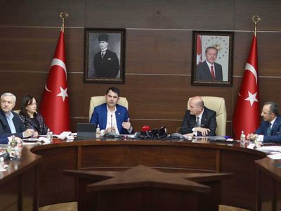 Bakan Kurum'dan önemli açıklamalar: Kentsel dönüşümden hak sahibi olan kardeşlerimiz de bundan böyle AFAD’dan hak sahibi olan kardeşlerimizle aynı ödeme imkânlarına kavuşuyor