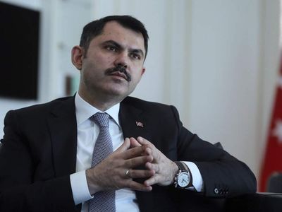 Bakan Kurum’dan Van Gölü açıklaması: Bugüne kadar 807 bin metreküp dip çamuru temizliği yapıldı