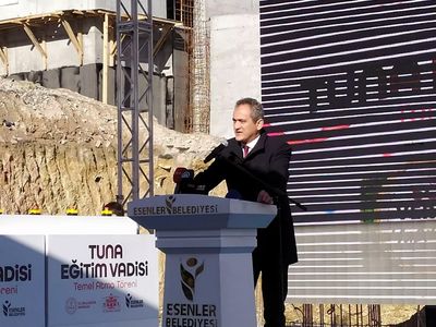 Bakan Özer'den Öğretmenlere 'Ev Ödevi' Çağrısı: Öğrenciler Çok Sevindi