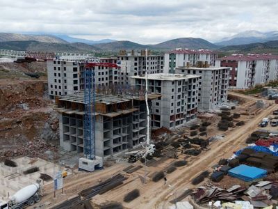 Bakan Özhaseki deprem bölgesi için tarih verdi: ‘110 bin kişilik ordumuzla çalışıyoruz’