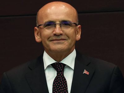 Bakan Şimşek yabancı yatırımcıları geri döndürüyor: Türkiye ekonomide çok hızlı toplanmayı yönetebilir