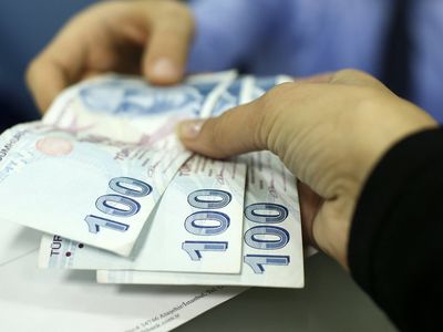 Bakan Şimşek’ten emeklileri sevindirecek haber: Zamlı emekli maaşları için yeni çalışma