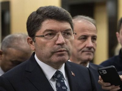 Bakan Tunç’tan flaş derbi açıklaması: ‘İki kulüp tarafından da karşılıklı arbedeler söz konusu’