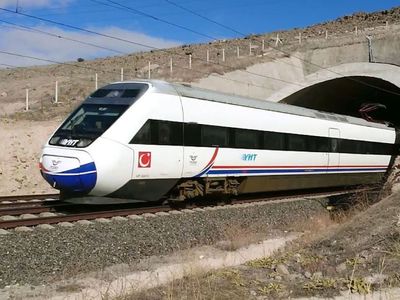 Bakan Uraloğlu duyurdu: Ankara ile İzmir arası hızlı trenle 3,5 saate düşecek