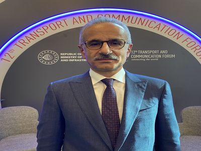 Bakan Uraloğlu vatandaşı uyardı: Kabul etmeyen uçağa binemeyecek!