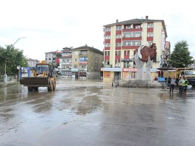 Bakan Yerlikaya sel felaketinin bilançosunu açıkladı: 3 kişi hayatını kaybetti