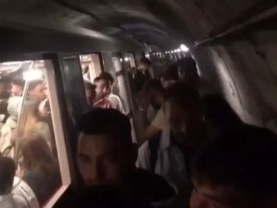 Bakırköy-Kayaşehir Metro Hattı'nda teknik arıza: Yolcular yürüdü, seferler aksadı!