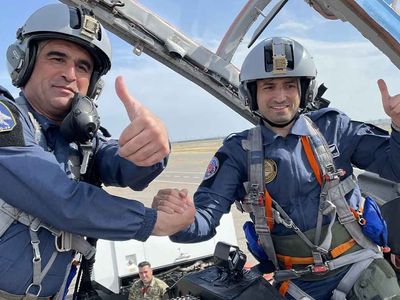 Bakü'de TEKNOFEST heyecanı: AKINCI TİHA, Selçuk Bayraktar'ın kumanda ettiği MiG29 ile kol uçuşu yaptı!