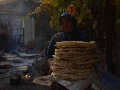 Balıkesir’de gelenek sürüyor: Para yerine imece usulüyle yapılıyor