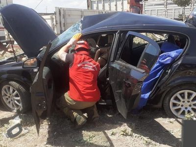 Bandırma'da Korkunç Kaza: Otomobil ile Kamyonet Çarpıştı: 2 Ölü, 4 Yaralı