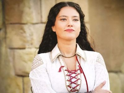 Barbaroslar Akdeniz’in Kılıcı İsabel öldü mü, diziden ayrılacak mı? Pelin Akil Barbaroslar dizisinden ayrılıyor mu?