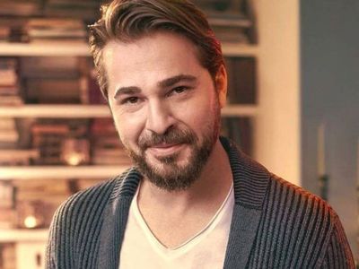 Barbaroslar Akdeniz'in Kılıcı'na veda eden Engin Altan Düzyatan kol değnekleriyle kameralara yakalandı!