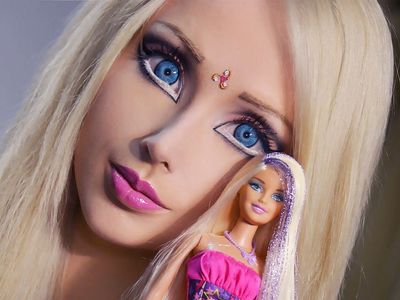Barbie bebek olmak için estetisyenlerin kapısı arşınlanıyor!