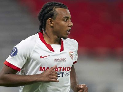 Barcelona, Chelsea'yi saf dışı ederek Kounde'yi transfer etti