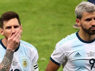 Barcelona'nın Yıldızı Sergio Agüero Futbolu Bıraktığını Açıkladı!
