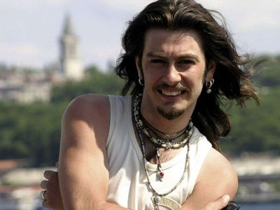 Barış Akarsu Aslı Bekiroğlu'nun yerine hangi oyuncu geldi? Barış Akarsu Merhaba filmi yeni kadın başrol oyuncusu belli oldu