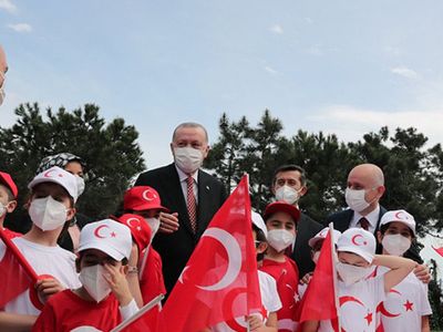 Başkan Erdoğan: Bayrak Bağımsızlığının En Önemli Sembollerinden Biridir