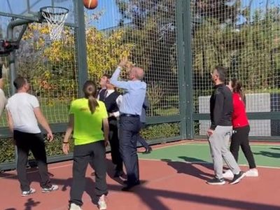 Başkan Erdoğan Sağlığı Hakkında Yapılan Çirkin Yorumlara Basketbol Oynayarak Cevap Verdi!