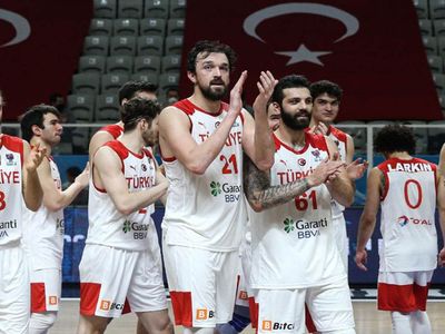Basketbolda milli heyecan: Yunanistan Türkiye basketbol maçı ne zaman ve hangi kanalda? Yunanistan Türkiye maçı canlı yayın bilgileri