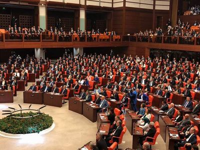 Başörtüsü için anayasal güvence teklifi: Mecliste komisyon kurulu