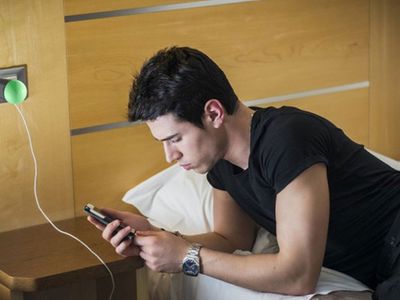 Başucunuza koyduğunuz telefonlarınız sizin baş düşmanınız olabilir!