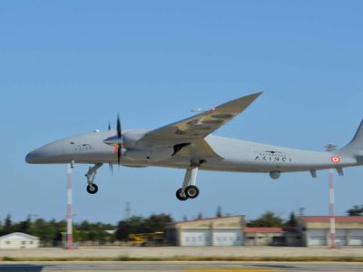Bayraktar Akıncı hedefi 12’den vurdu: İHA-230 füzesiyle 140 kilometre öteden tam isabet