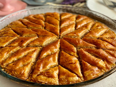 Bayram masalarınızı şenlendirecek tatlı tarifi bizden! Bol cevizli baklava tarifi