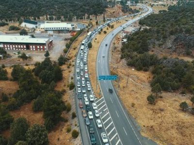 Bayram tatili bitti yolculuk başladı! Antalya'da tatilcilerin dönüş yolculuğu trafiği kilitledi