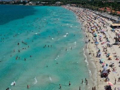 Bayram tatili Ege’ye yaradı! Ege sahilleri turist akınına uğradı