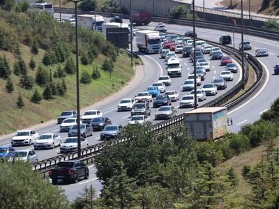 Bayram tatili sona eriyor: Yollarda dönüş trafiği başladı