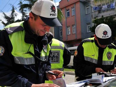 Bayramda araç kullananlar dikkat: Trafik cezalarının fiyatları güncellendi!