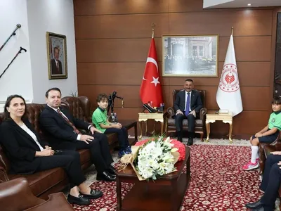 Yeni eğitim yılı için valinin öğrencilere moral ziyareti