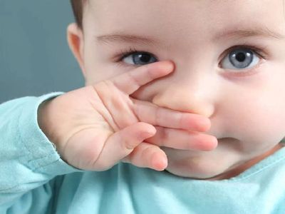 Bebek burun tıkanıklığı belirtileri nelerdir? Bebek burun tıkanıklığını geçirmek için doğal yöntemler