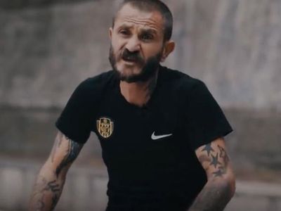 Benekli Ayhan Kimdir, Aslen Nerelidir, Gerçek İsmi Nedir?
