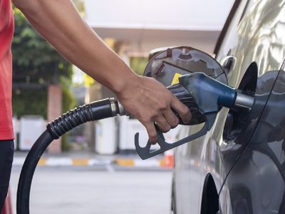 Benzin ve motorine bugün indirim veya zam var mı? Akaryakıt fiyatları güncellendi mi? (26 Ağustos 2024)