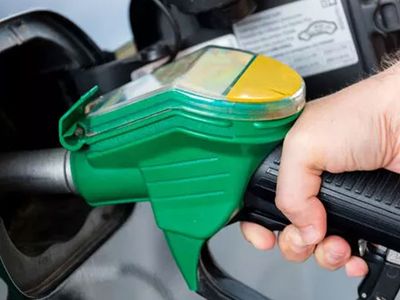 Benzin ve motorine yeni zamlar mı geliyor? Bu gece de akaryakıta zam gelecek iddiası ortalığı karıştırdı!