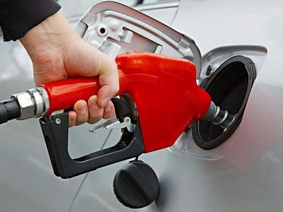 Benzine ve motorine bir zam daha! Adeta rekora koşuyor %200'ü geçecek