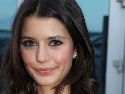 Beren Saat’in Yaptırdığı Estetik Sosyal Medyada Alay Konusu Oldu