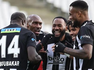 Beşiktaş Atiba Hutchinson ile Sözleşme İmzaladı!
