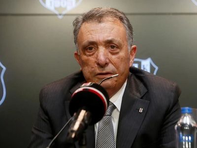 Beşiktaş Başkanı Ahmet Nur Çebi Süper Lig'de yeni sezon öncesinde VAR sistemi konusunda TFF'ye uyarılarda bulundu