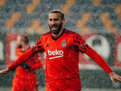 Beşiktaş Cenk Tosun'u Yetiştirmek İstiyor!