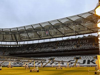 Beşiktaş Fenerbahçe derbisine hazırlanıyor: Tüpraş Stadyumu'nda bakım sürüyor
