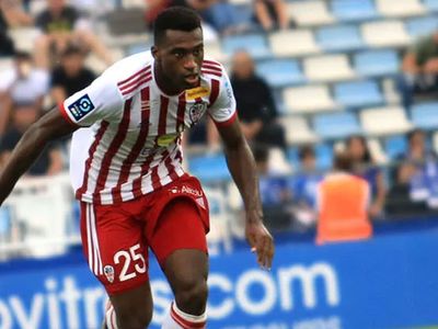 Beşiktaş gelecek sezon için stoper transferinde Oumar Gonzalez'i gözüne kestirdi!