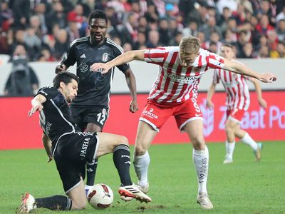 Beşiktaş ikinci yarıda tur atladı: Antalyaspor'u deplasmanda mağlup etti