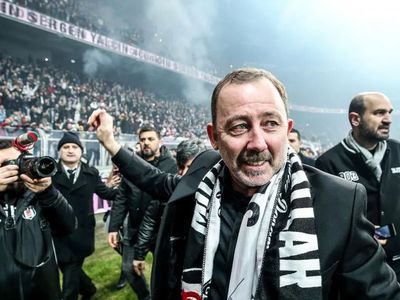 Beşiktaş Sergen Yalçın'ın Sözleşmesini Uzatıyor!