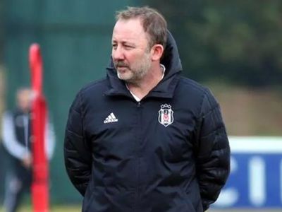 Beşiktaş Teknik Direktörü Sergen Yalçın'dan Sporting Lizbon Maçı Öncesi Kritik Toplantı!