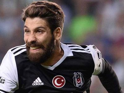 Beşiktaş ve Trabzonspor'un eski futbolcusu Olcay Şahan futbola geri döndü! Tecrübeli oyuncu Afjet Afyonspor'a transfer oldu
