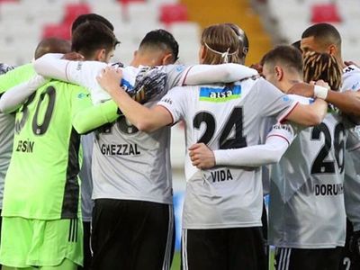 Beşiktaş'a Atiba Hutchinson Şoku!